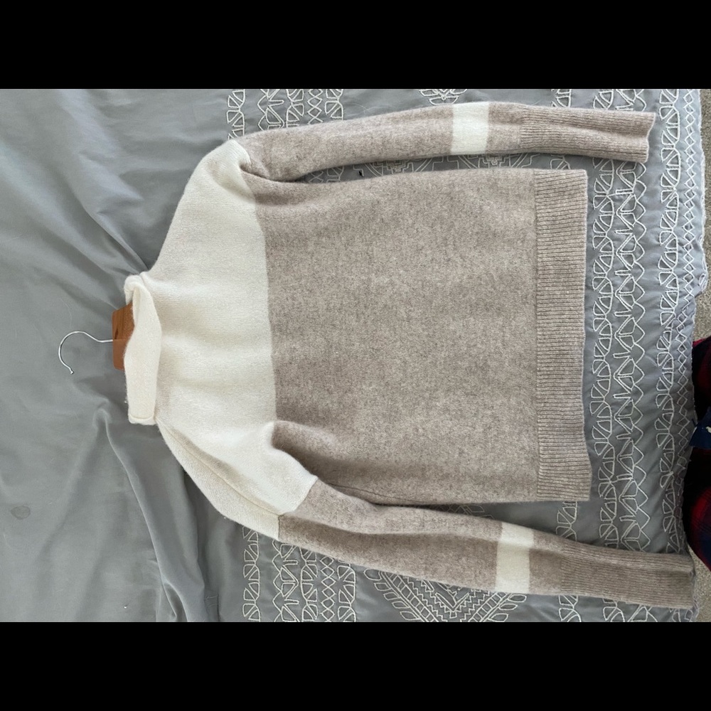 Cashmere crop sweater